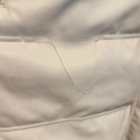 Cream Puffer Vest with Hood - Picture 5 of 6